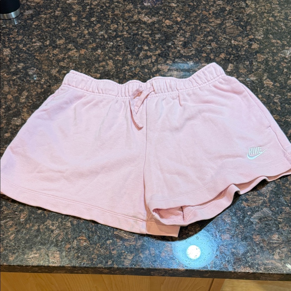 Pink Nike Sweartshorts